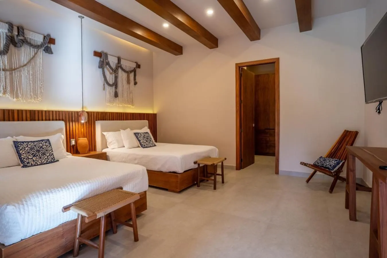 Вилла Hacienda Zunzal - Weddings, Events & Large Groups! Леона-Викарио 0*,  Мексика